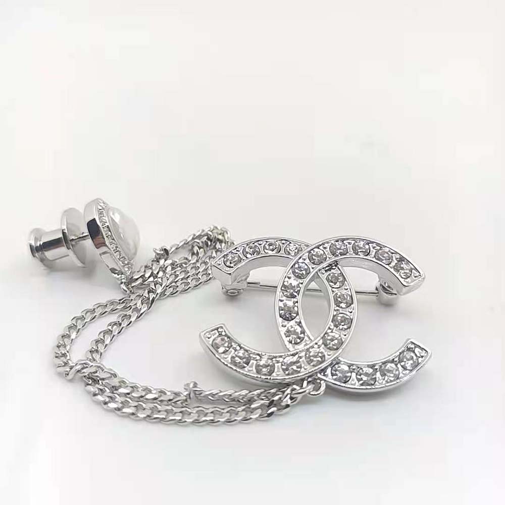 Chanel Women Brooch in Metal and Strass (3)
