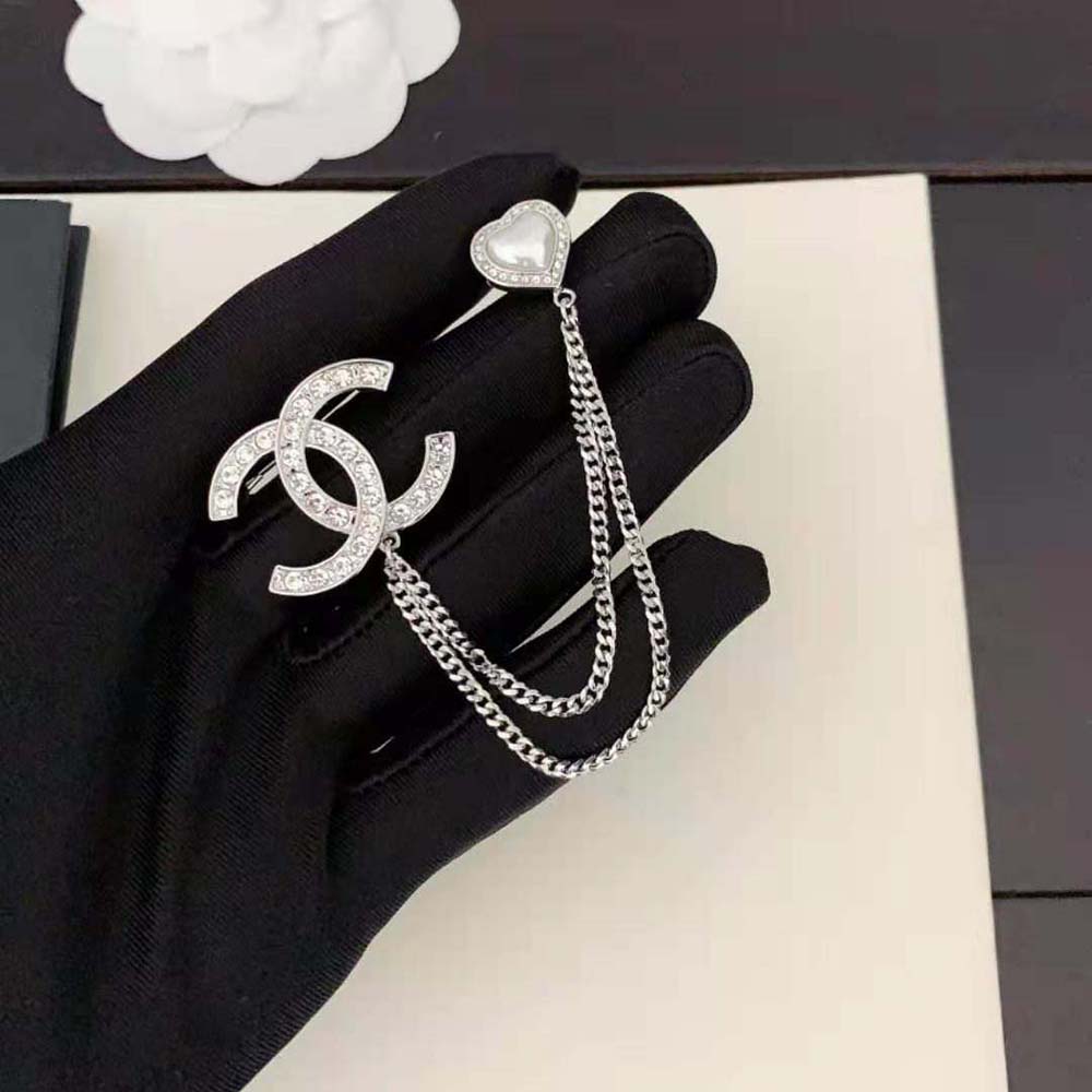 Chanel Women Brooch in Metal and Strass (4)