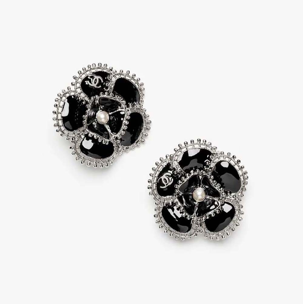 Chanel Women Clip-on Stud Earrings in Metal and Glass Pearls (1)