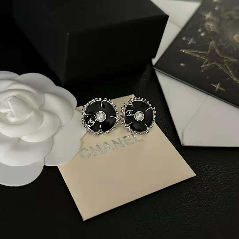 Chanel Women Clip-on Stud Earrings in Metal and Glass Pearls (2)