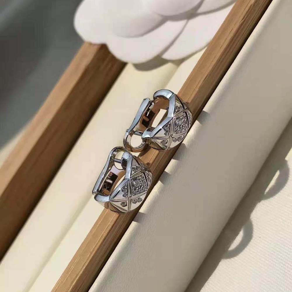 Chanel Women CoCo Crush Earrings in 18K White Gold (5)
