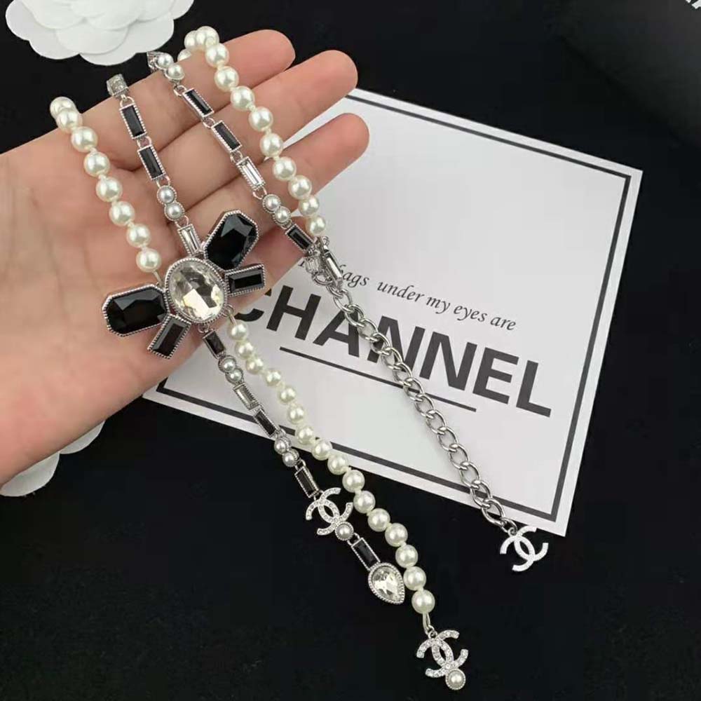 Chanel Women Necklace in Metal Glass Pearls and Strass (5)