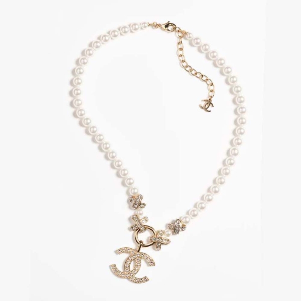 Chanel Women Pendant Earrings in Metal Glass Pearls & Strass (1)