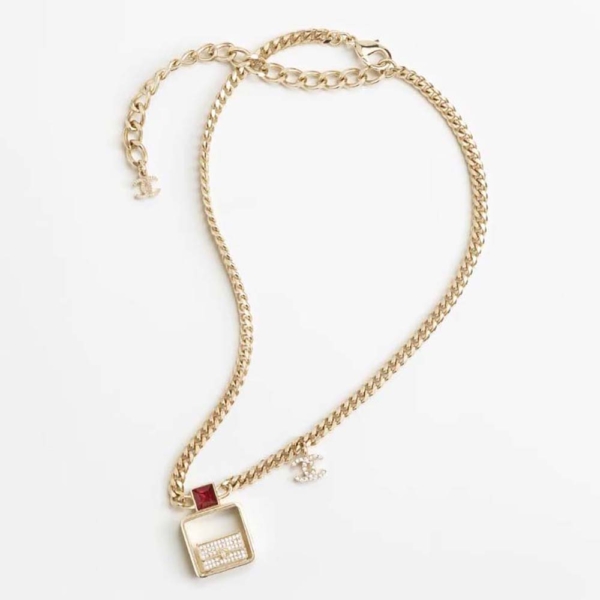Chanel Women Pendant Necklace in Metal and Strass (1)