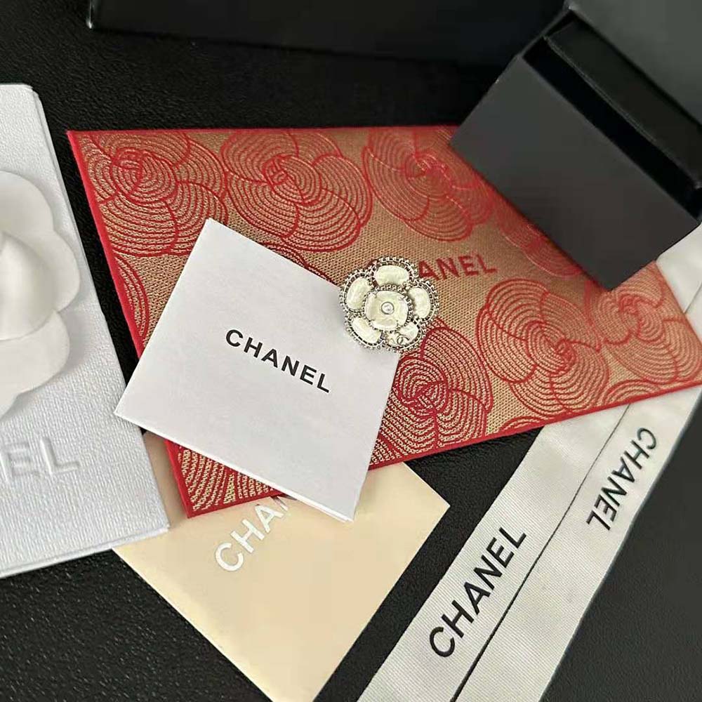 Chanel Women Ring in Metal and Glass Pearls (3)