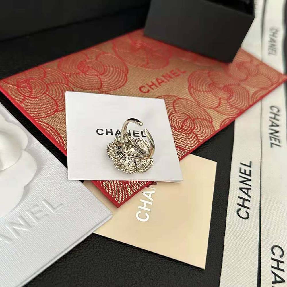 Chanel Women Ring in Metal and Glass Pearls (4)