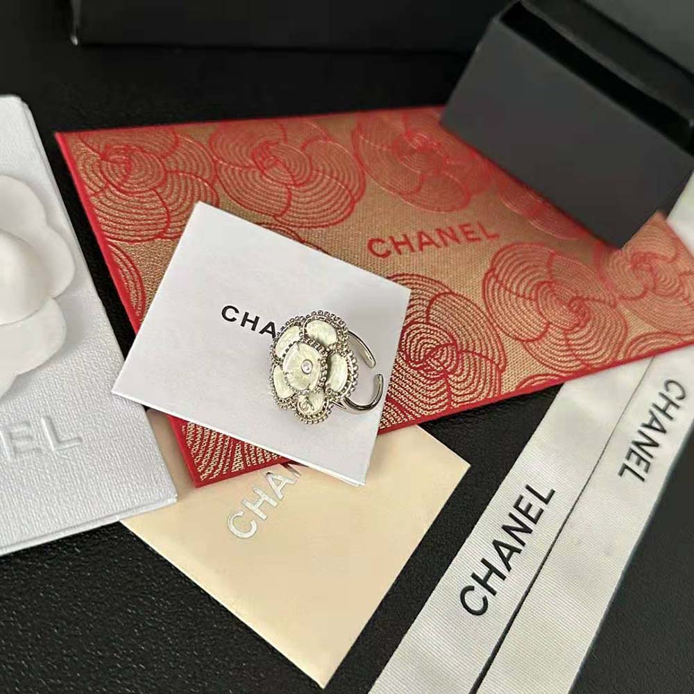 Chanel Women Ring in Metal and Glass Pearls (6)