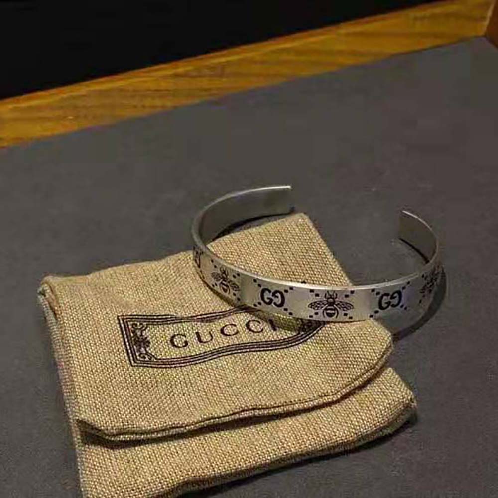 Gucci Women GG and Bee Engraved Cuff Bracelet (7)