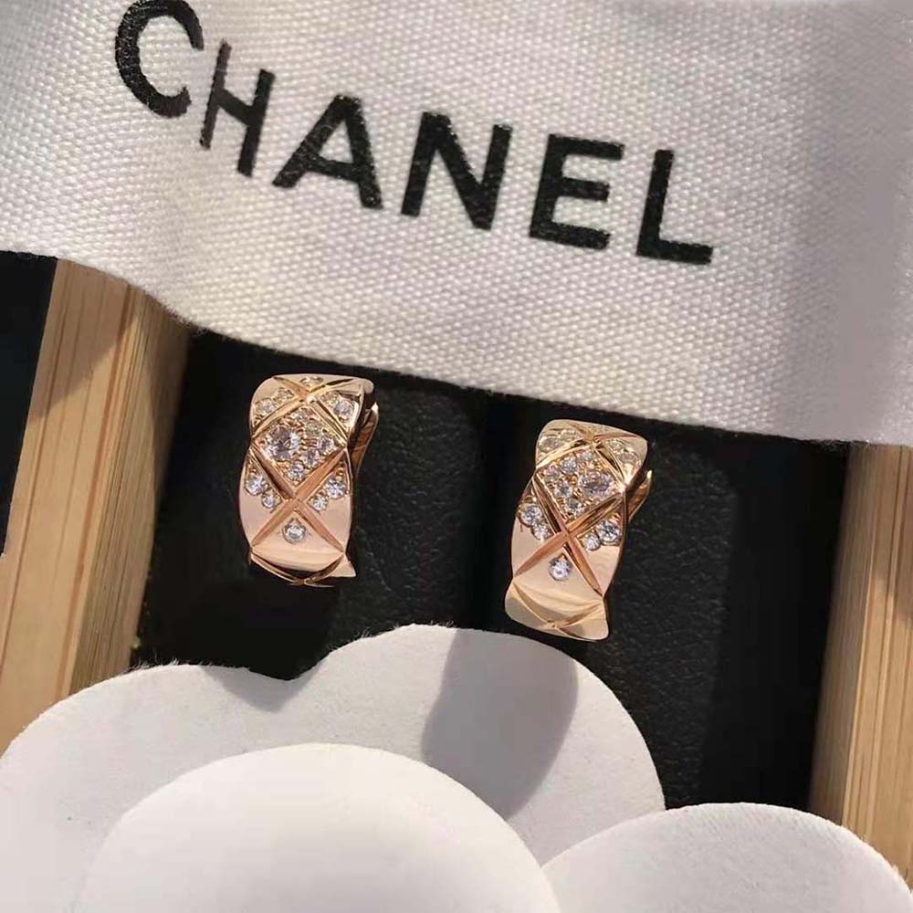 Chanel Women Coco Crush Earrings in 18K Beige Gold (8)