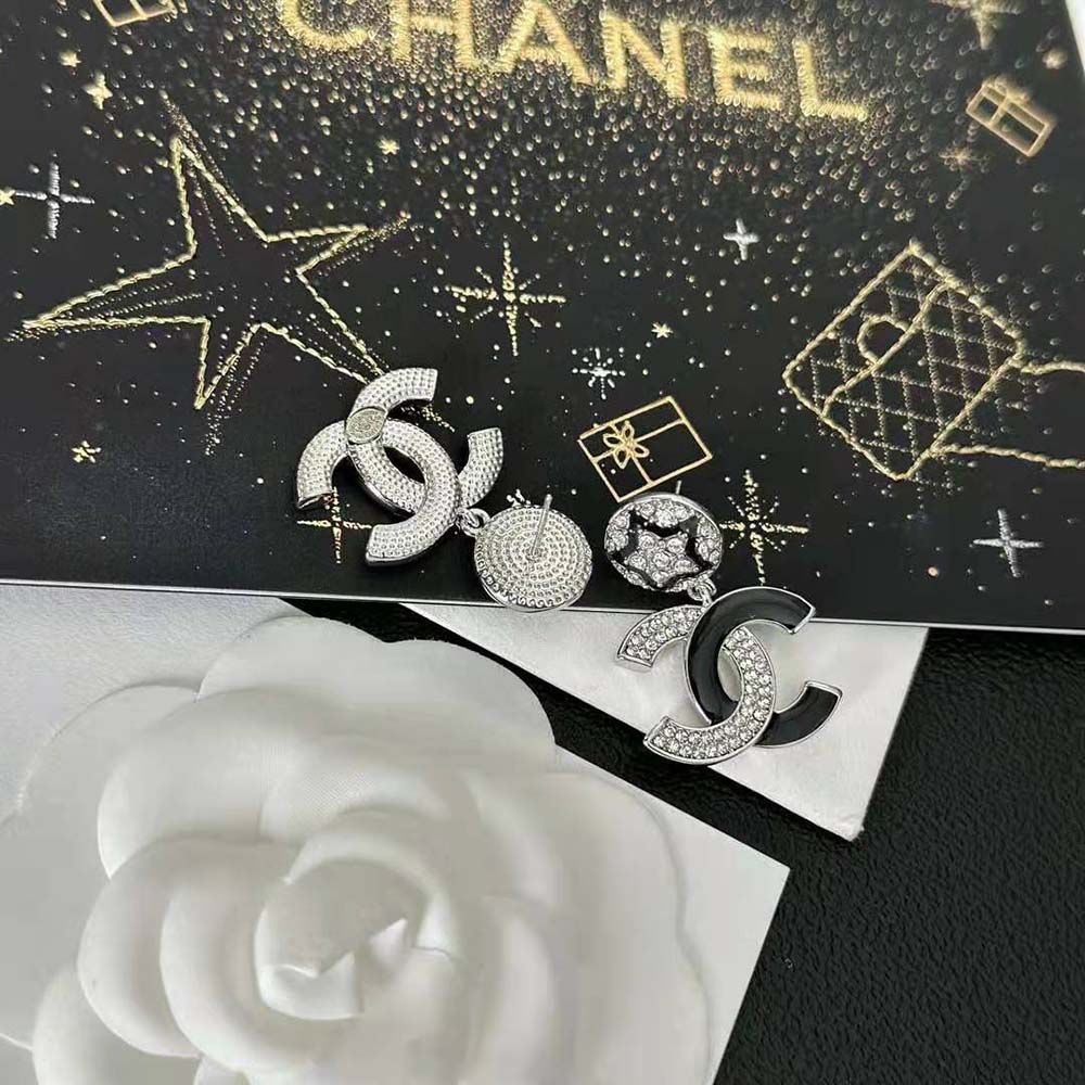 Chanel Women Pendant Earrings in Metal and Strass (7)