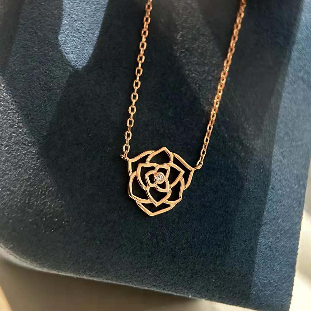 Piaget Women Rose Pendant in 18K Rose Gold with Diamonds (8)