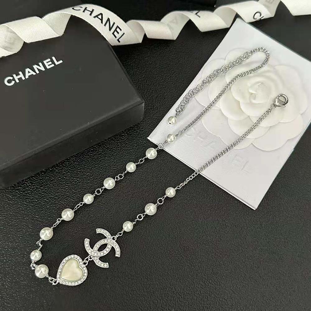 Chanel Women Necklace in Metal Glass Pearls and Strass (3)