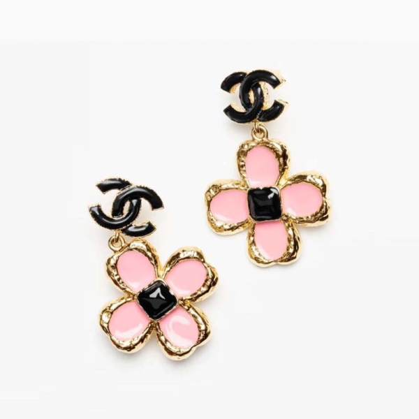 Chanel Women Pendant in Metal and Resin (1)