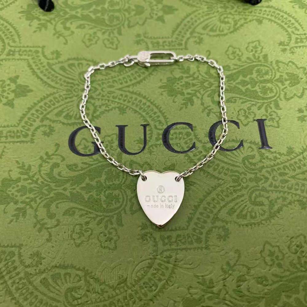 Gucci Unisex Trademark Bracelet with Heart Pendant (7)