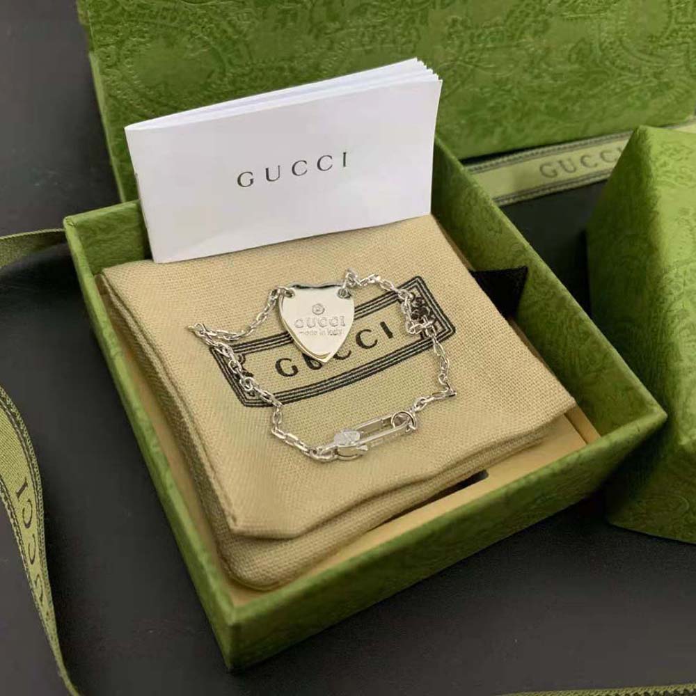 Gucci Unisex Trademark Bracelet with Heart Pendant (9)