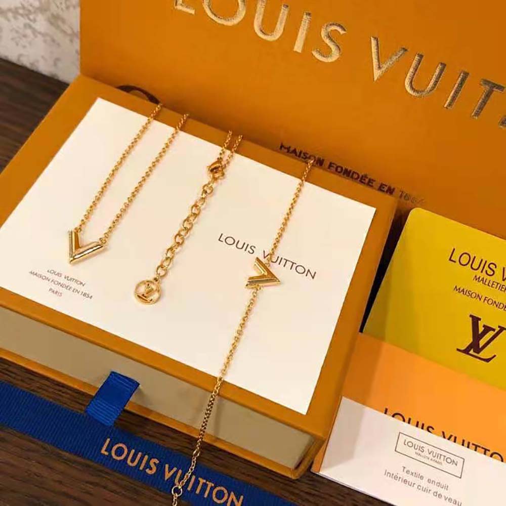 Louis Vuitton Women Essential V Bracelet (2)
