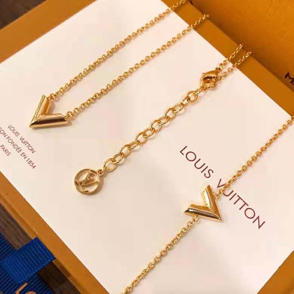 Louis Vuitton Women Essential V Bracelet (6)