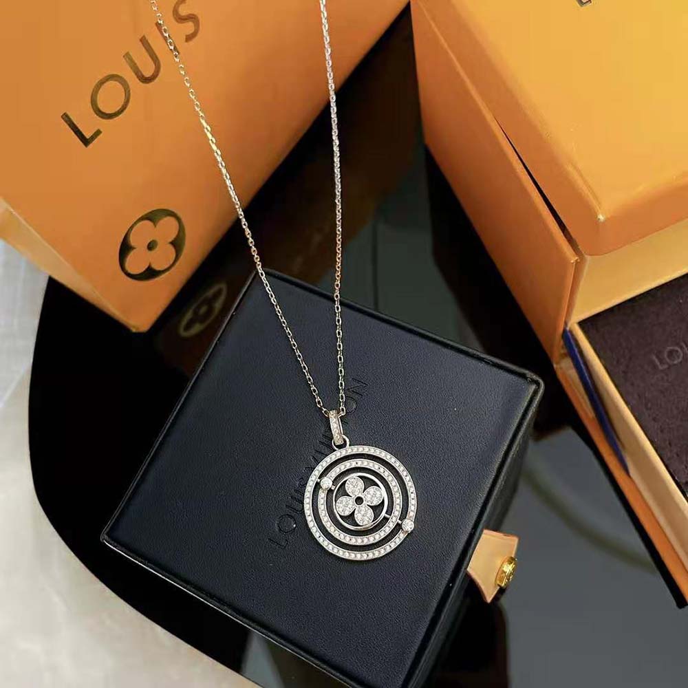 Louis Vuitton Women Idylle Blossom Medallion White Gold and Diamonds (2)