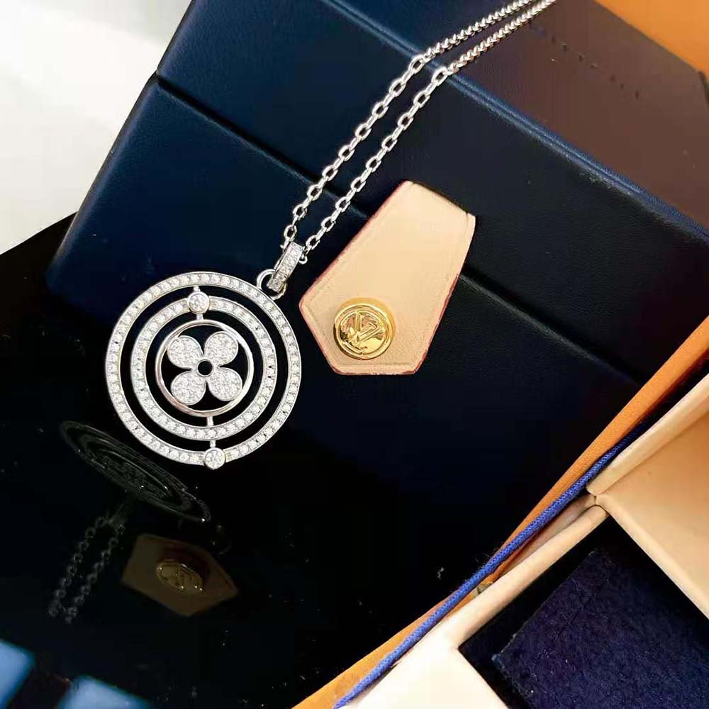Louis Vuitton Women Idylle Blossom Medallion White Gold and Diamonds (4)