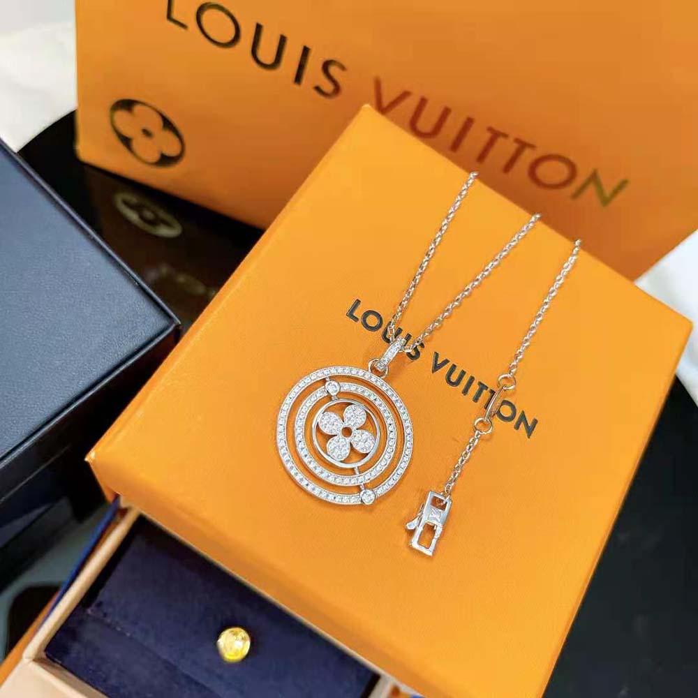 Louis Vuitton Women Idylle Blossom Medallion White Gold and Diamonds (6)