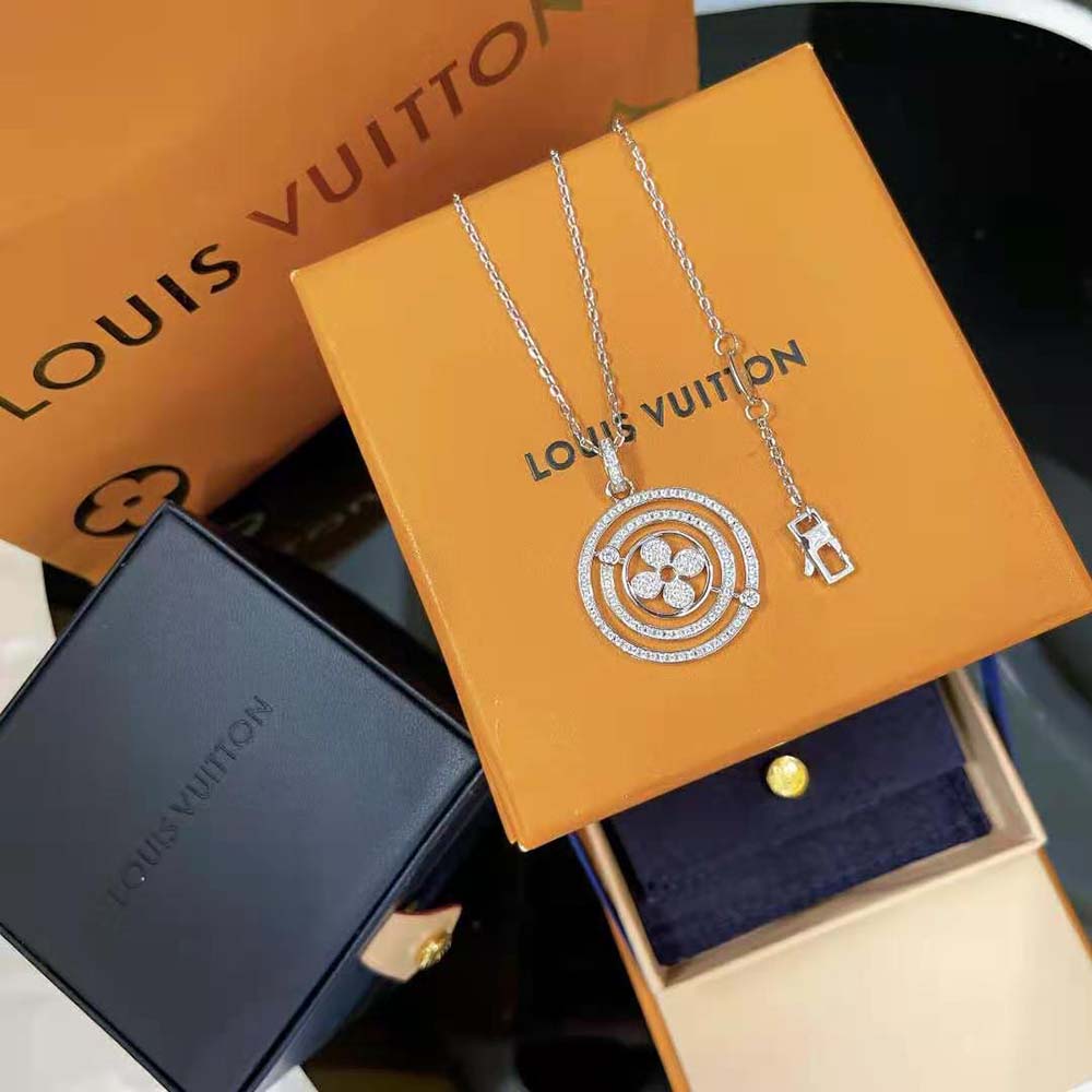Louis Vuitton Women Idylle Blossom Medallion White Gold and Diamonds (7)