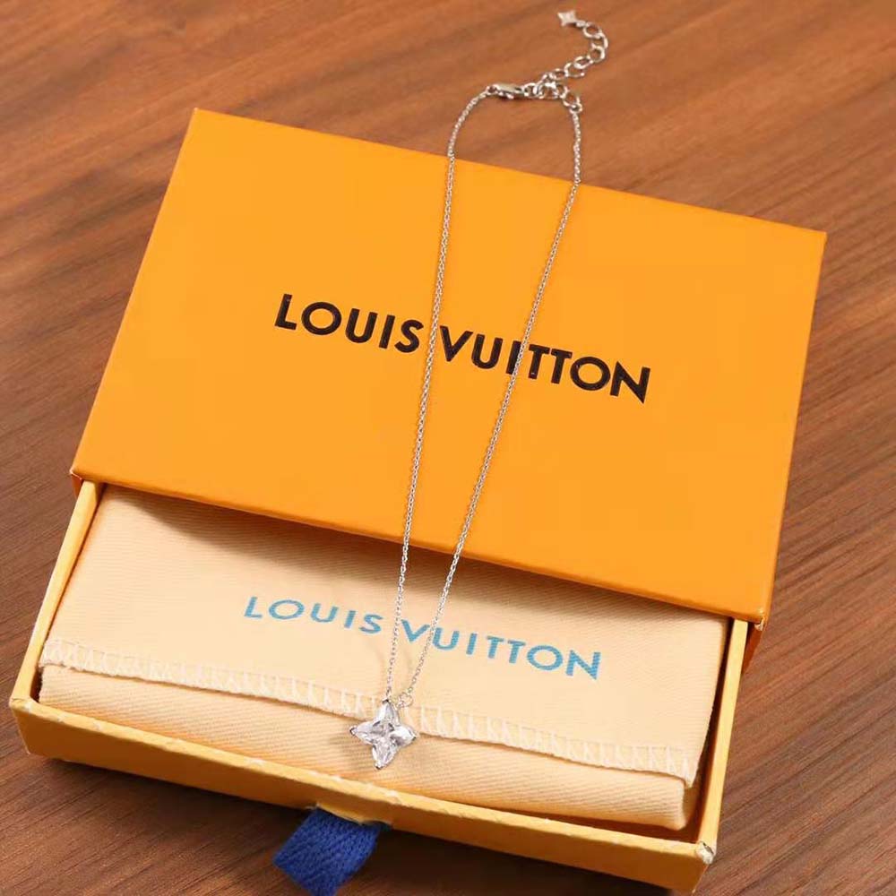 Louis Vuitton Women LV Diamonds Pendant LV Monogram Star cut (4)