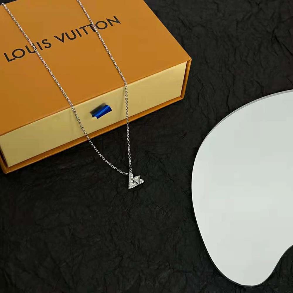Louis Vuitton Women LV Volt One Pendant in White Gold (2)