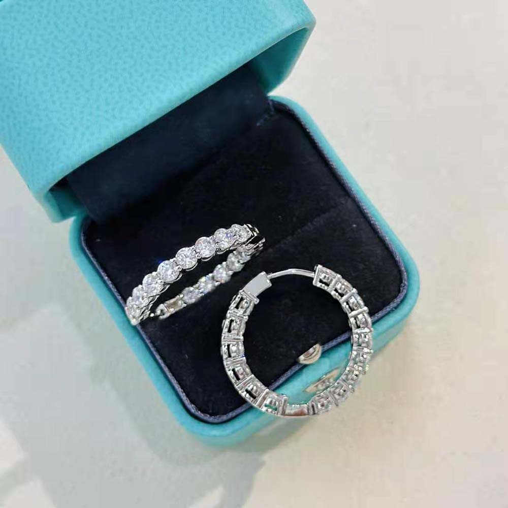 Tiffany Hoop Earrings in Platinum with Round Brilliant Diamonds (8)
