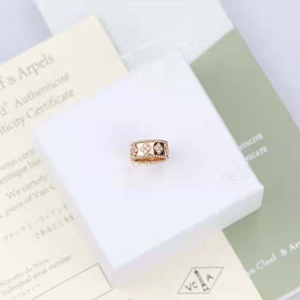 Van Cleef & Arpels Lady Perlée Clovers Ring Medium Model in 18K Rose Gold (2)