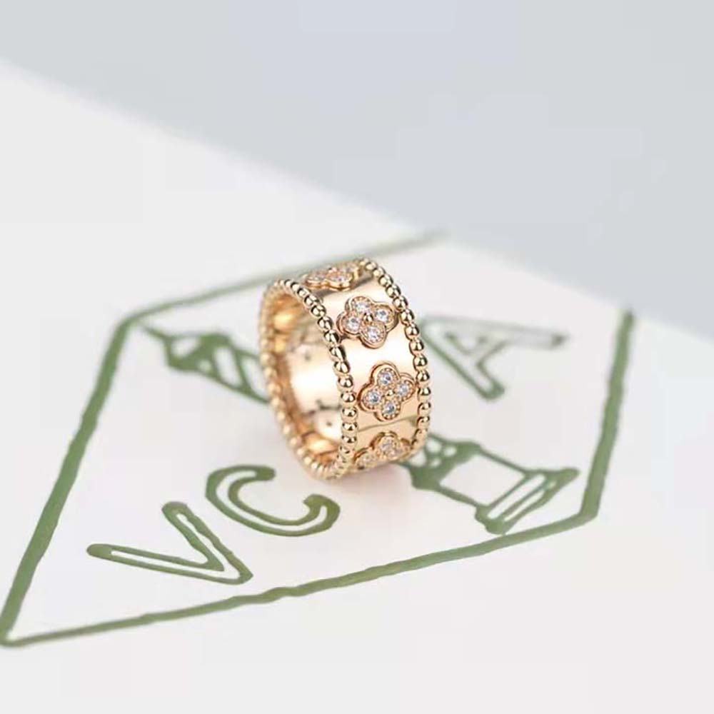 Van Cleef & Arpels Lady Perlée Clovers Ring Medium Model in 18K Rose Gold (6)