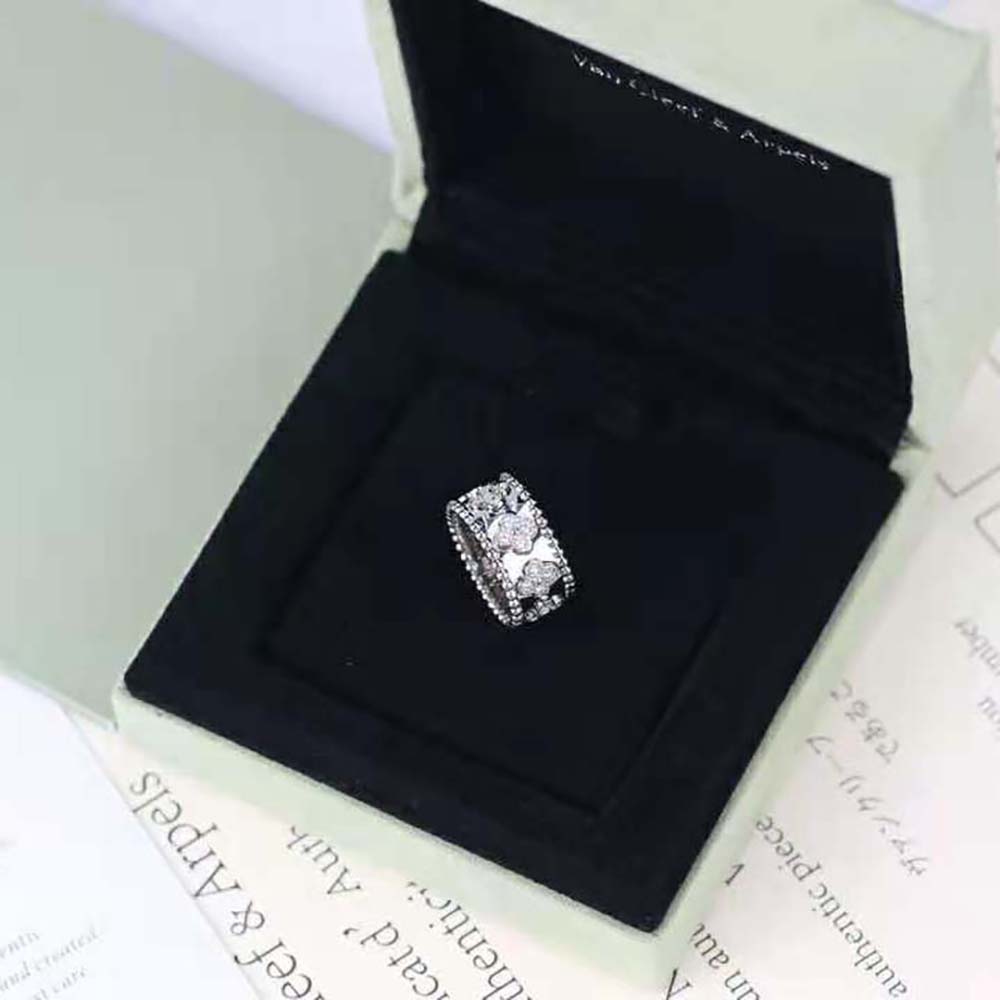 Van Cleef & Arpels Lady Perlée Clovers Ring Medium Model in 18K White Gold (3)