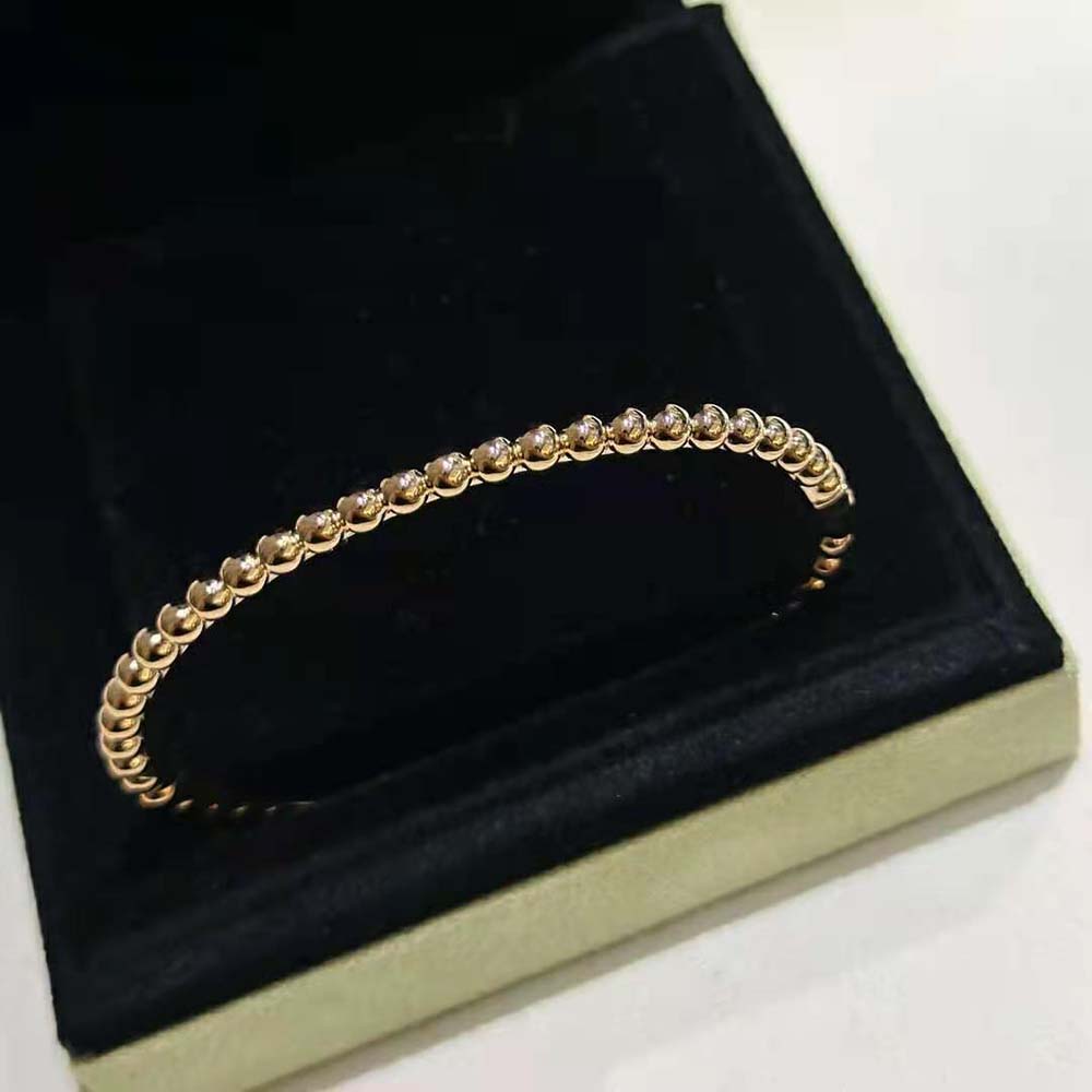 Van Cleef & Arpels Lady Perlée Pearls of Gold Bracelet Medium Model (2)