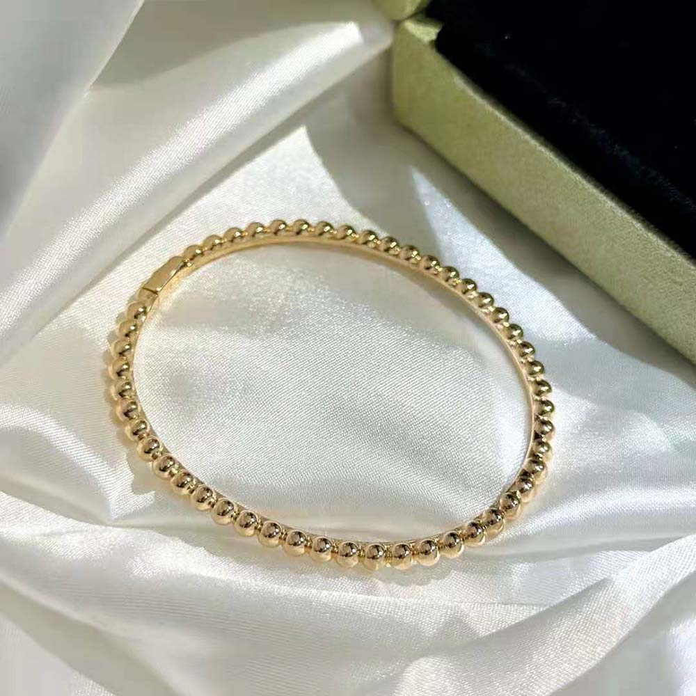 Van Cleef & Arpels Lady Perlée Pearls of Gold Bracelet Medium Model (4)