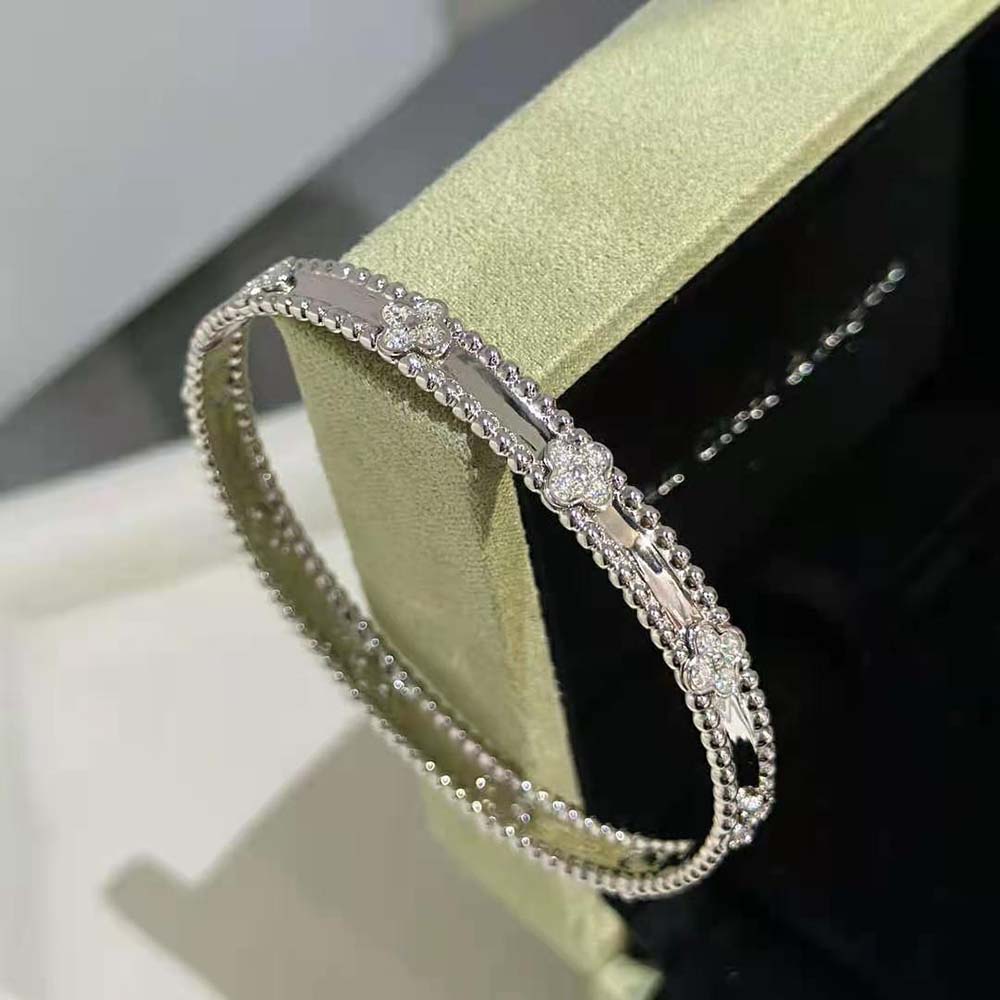 Van Cleef & Arpels Lady Perlée Sweet Clovers Bracelet Extra Small Model (2)