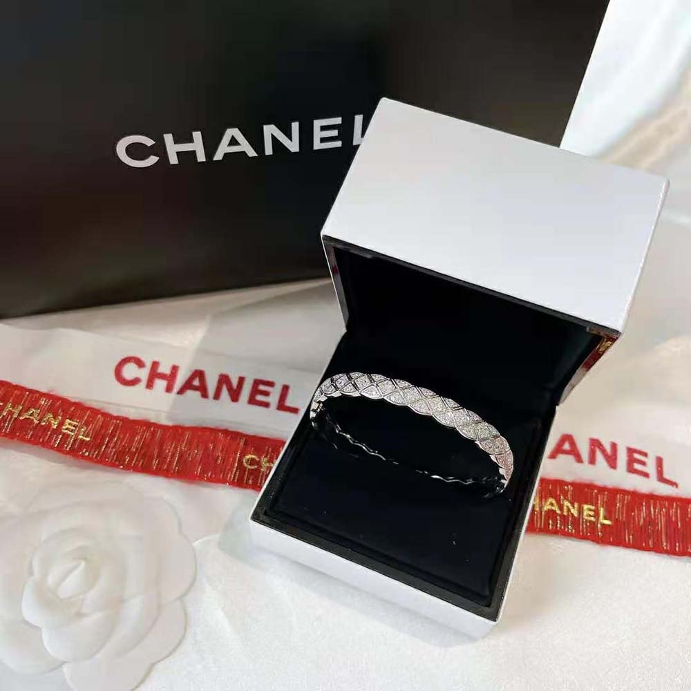 Chanel Women Coco Crush Bracelet in White Gold-J11903 (2)