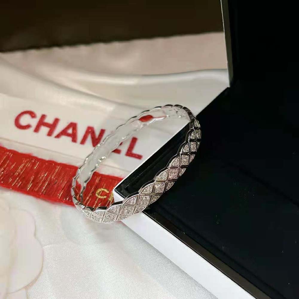 Chanel Women Coco Crush Bracelet in White Gold-J11903 (3)