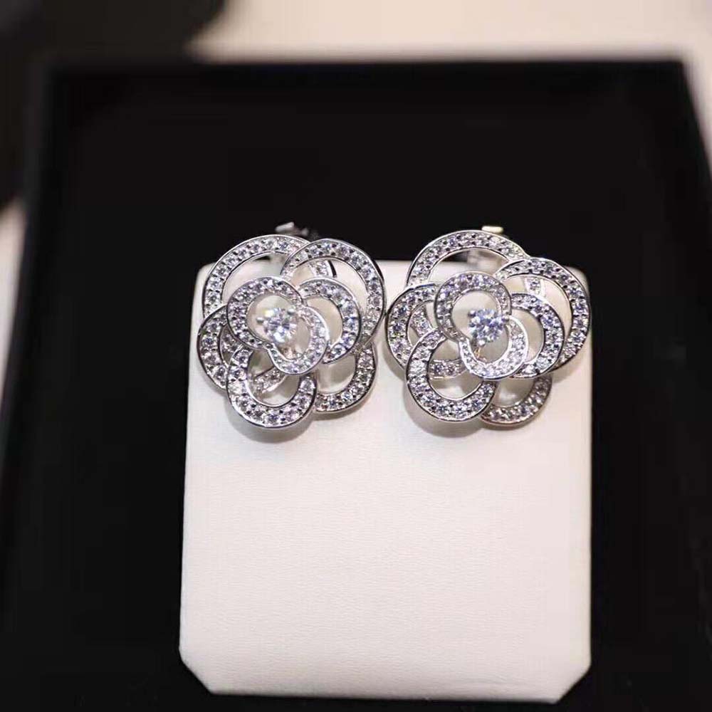 Chanel Women Fil De Camélia Earrings in White Gold-J2672 (9)