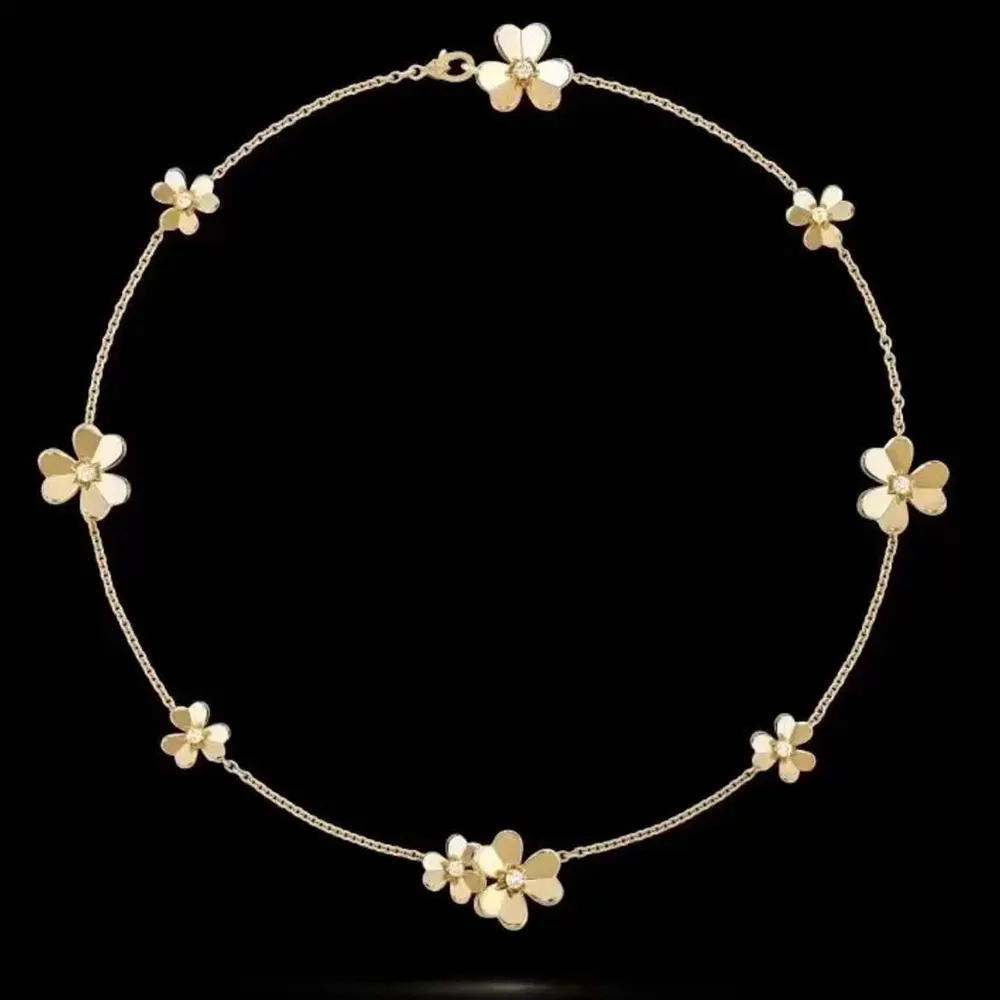 Van Cleef & Arpels Lady Frivole Necklace 9 Flowers VCARD31500 (6)