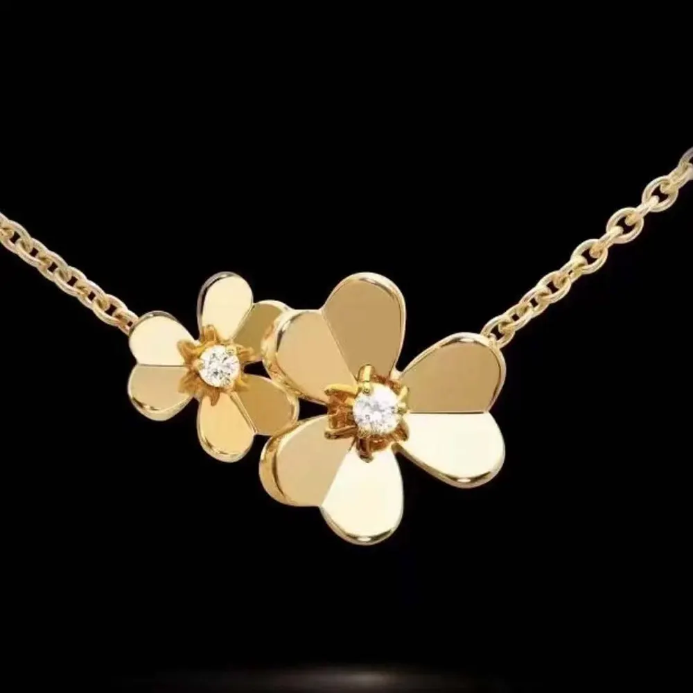 Van Cleef & Arpels Lady Frivole Necklace 9 Flowers VCARD31500 (8)