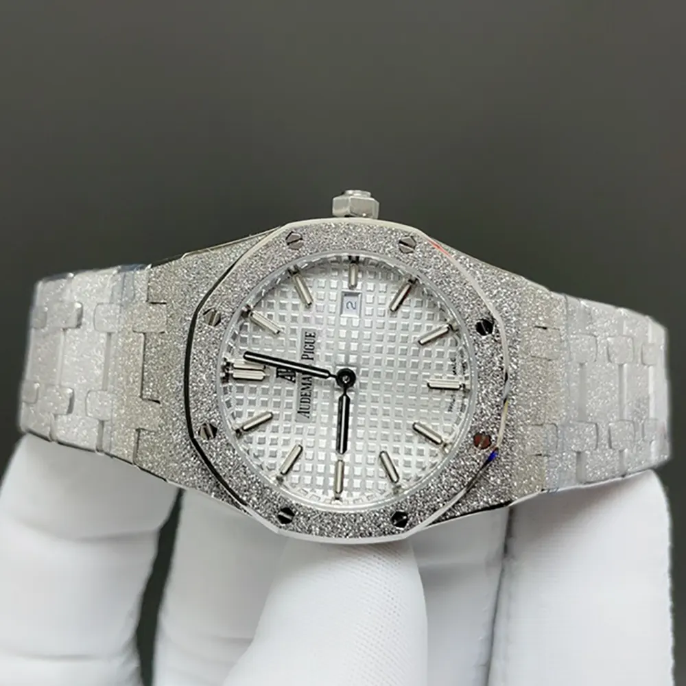 Audemars Piguet Women Royal Oak 33 mm in Frosted White Gold (3)