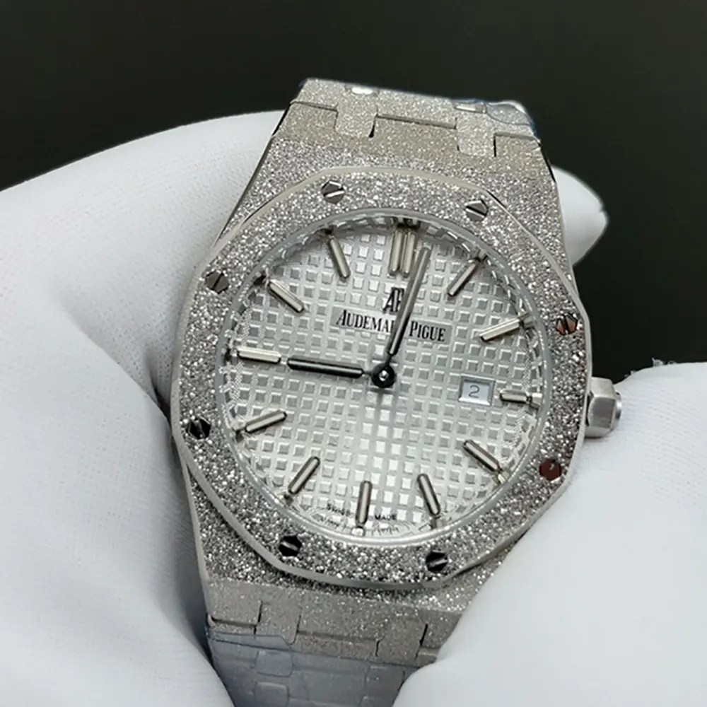 Audemars Piguet Women Royal Oak 33 mm in Frosted White Gold (4)