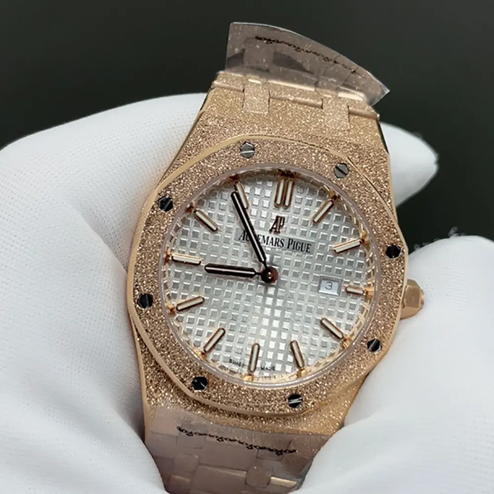 Audemars Piguet Women Royal Oak 33 mm in Rose Gold Matte (4)