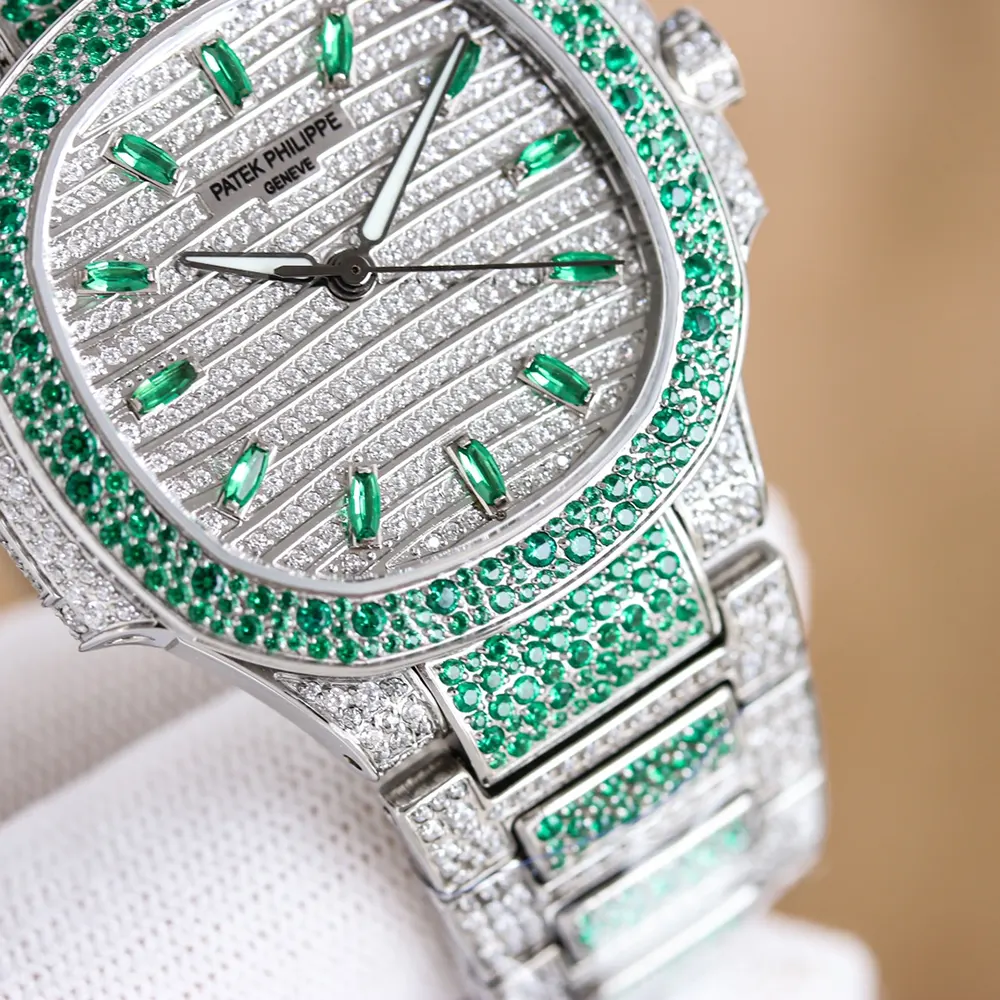 Patek Philippe Women Nautilus Self-winding White Gold with Emeralds (4)