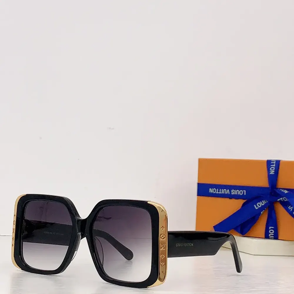 Louis Vuitton Unisex LV Moon Square Sunglasses-Black Z1664E (4)