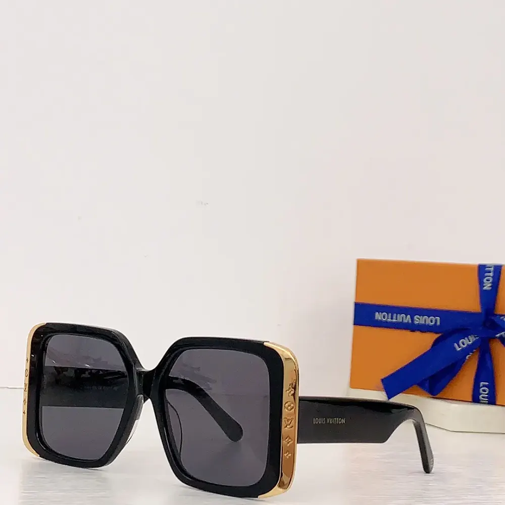 Louis Vuitton Unisex LV Moon Square Sunglasses-Black Z1664E (5)