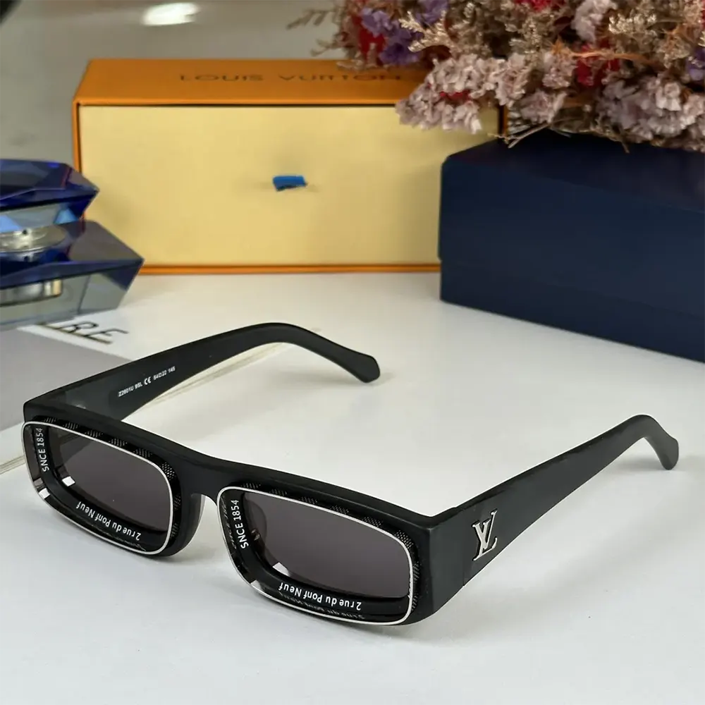 Louis Vuitton Unisex LV Super Vision Low Square Sunglasses (7)