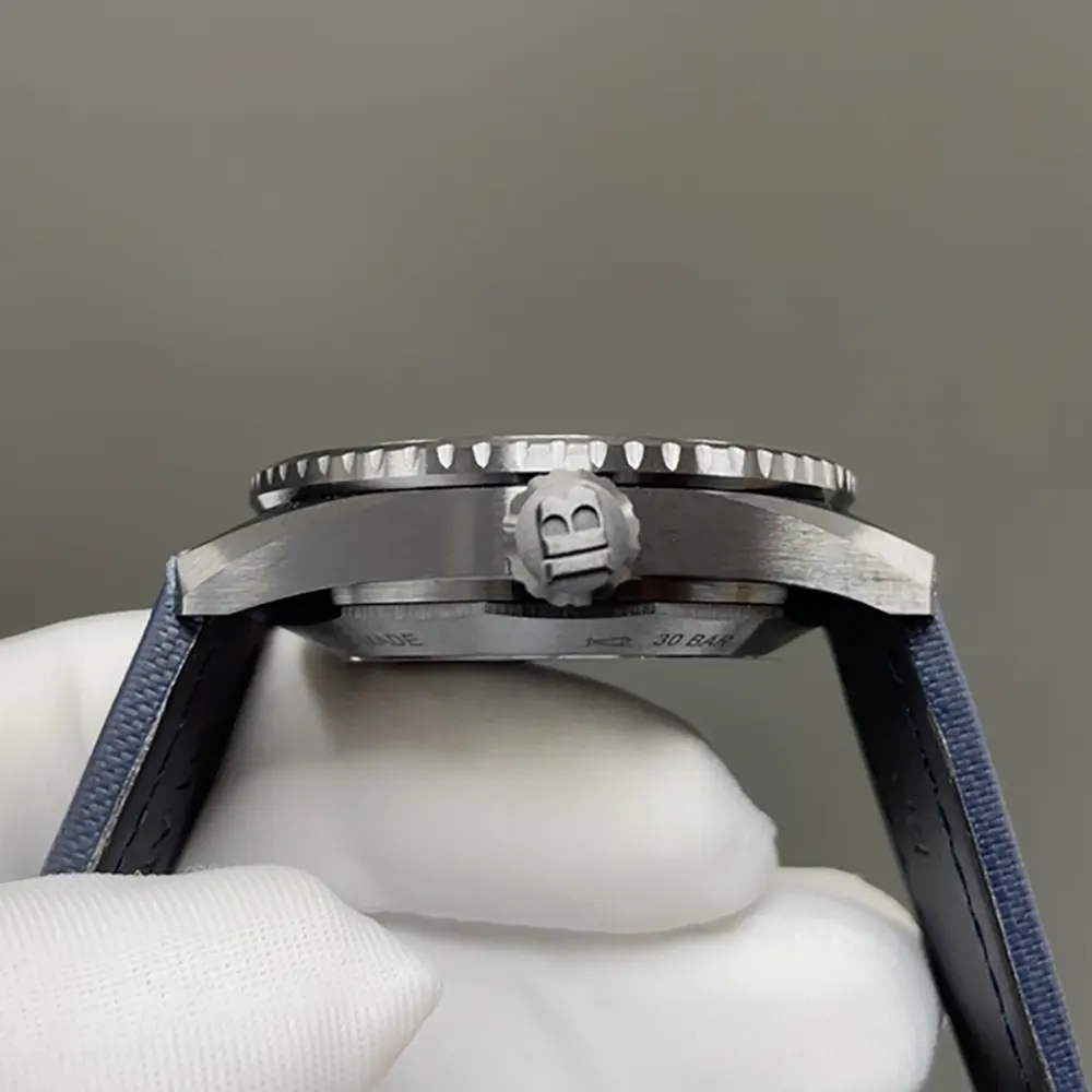 Blancpain Men Fifty Fathoms Bathyscaphe 43mm in Blue (5)