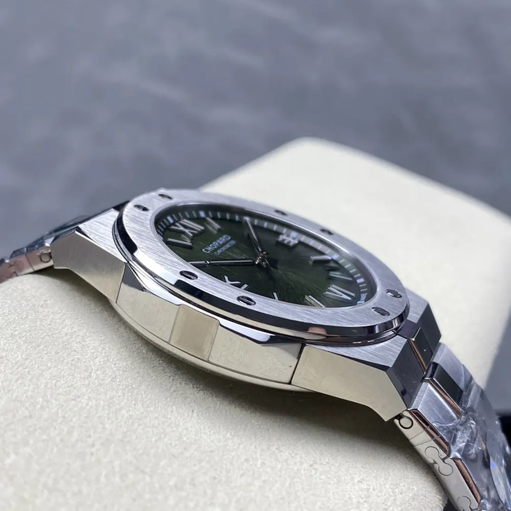 Chopard Men Alpine Eagle Automatic 41 mm in Green (7)