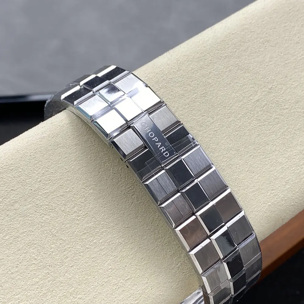 Chopard Men Alpine Eagle Cadence 8HF 41mm in Grey (10)