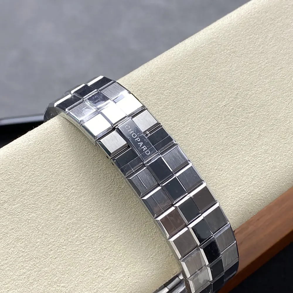 Chopard Men Alpine Eagle China Edition 41mm in Red (9)